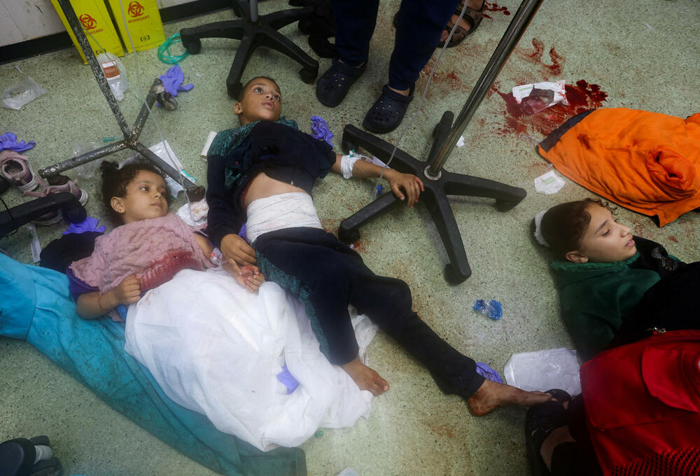 Povrijeđena palestinska djeca na podu bolnice Naser u Kan Junisu