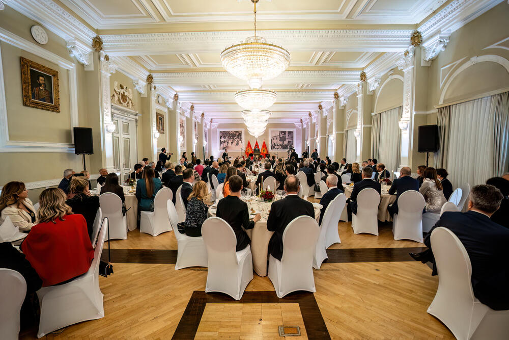 <p>Milatović je, kako je saopšteno iz njegovog kabineta, u Vladinom domu na Cetinju upriličio svečanu večeru u čast predstavnika diplomatskog kora</p>