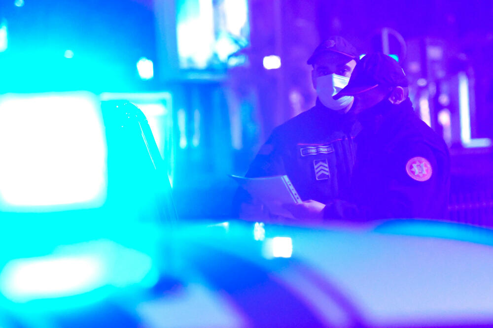 Policajci pronašli drogu pretresom prostorija, Foto: SAVO PRELEVIC