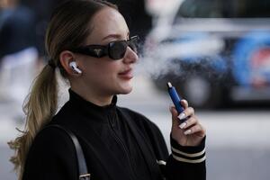 Francuska bi da zakonom zabrani jednokratne elektronske cigarete
