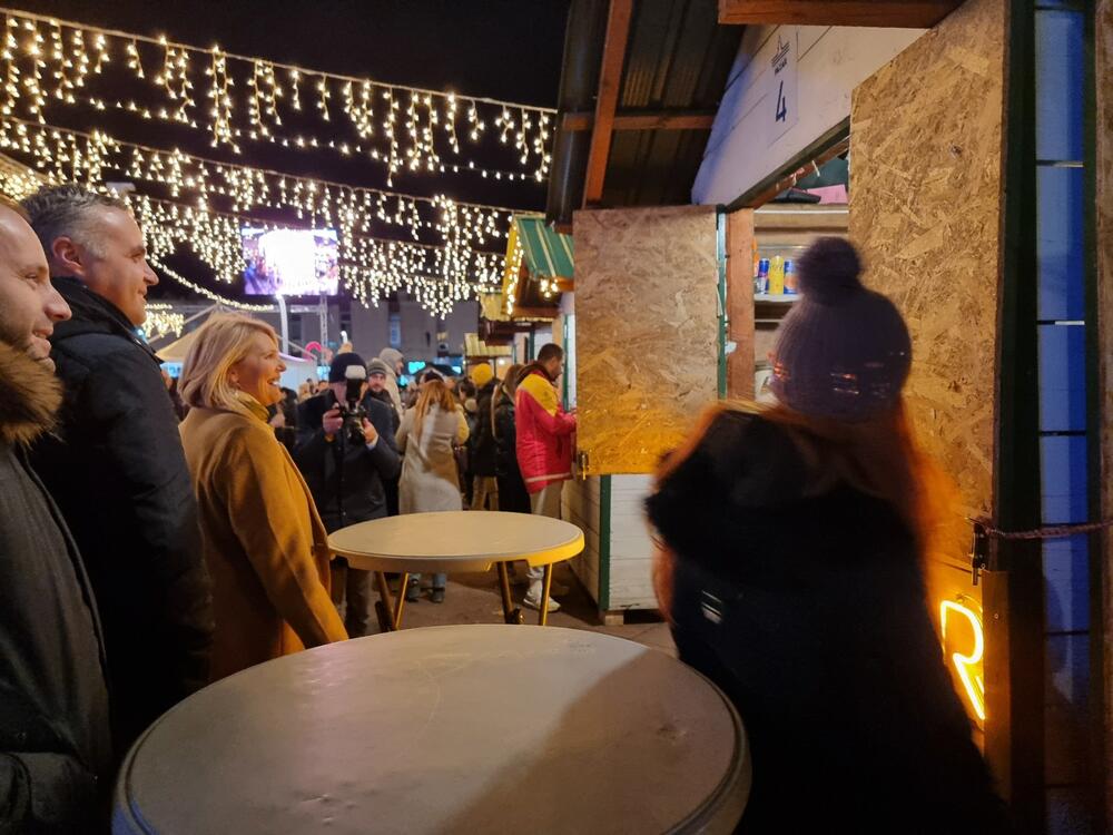 <p>Više zakupaca kućica pisalo je "Vijestima" povodom loše organizacije. Veći broj kućica nije ni otvoren. Žalili su se i na rang listu koja je, prema njihovim riječima, kasno objavljena</p>