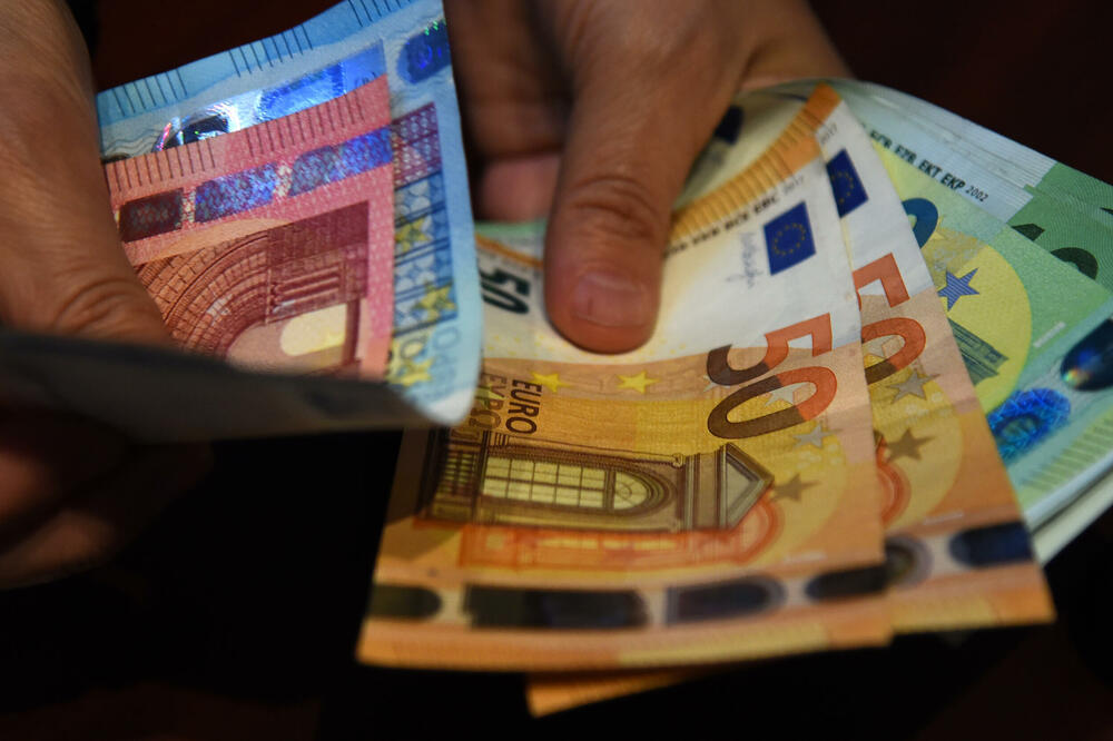 Hoće li Crna Gora teže dolaziti do novca: ilustracija, Foto: Shutterstock