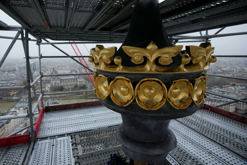 <p>Predviđeno je da se pretposljednja faza restauracije završi do kraja ove godine, zatim slijedi izrada površine krova i pokrivanje površine krova i kule, a ponovno otvaranje katedrale je zakazano za 8. decembar 2024.</p>