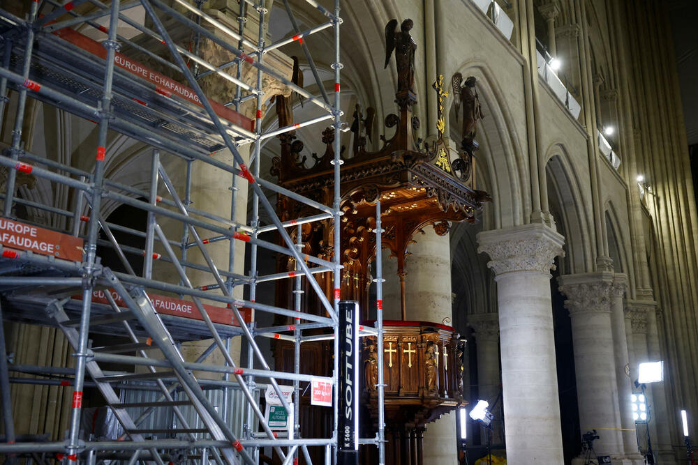 <p>Predviđeno je da se pretposljednja faza restauracije završi do kraja ove godine, zatim slijedi izrada površine krova i pokrivanje površine krova i kule, a ponovno otvaranje katedrale je zakazano za 8. decembar 2024.</p>
