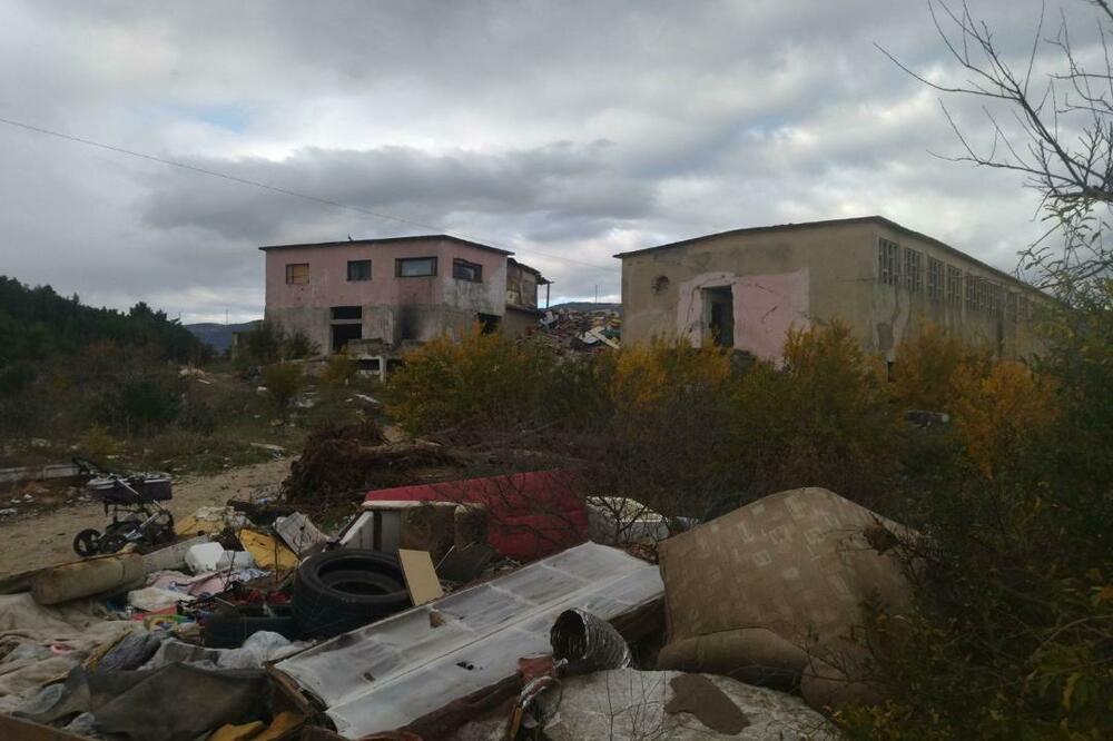 Ostaci građevinskog preduzeća "Primorje", Foto: Samir Adrović
