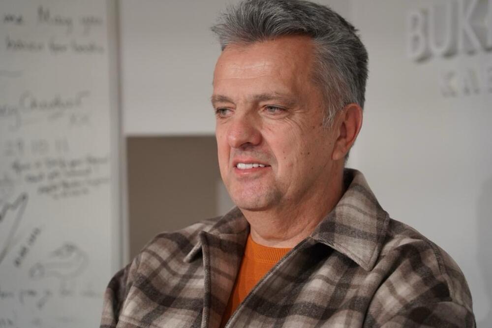 <p>"To je priča o mentalitetu i jednom vremenu, kraljevima koje smo većinski birali i koji su sa svojom kamarilom od društva napravili ludnicu"</p>