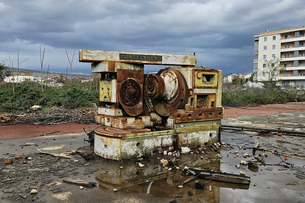 Ono što je ostalo od mašine, Foto: Damira Kalač