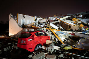 SAD: Šest osoba poginulo, više od 20 povrijeđeno u jakoj oluji u...