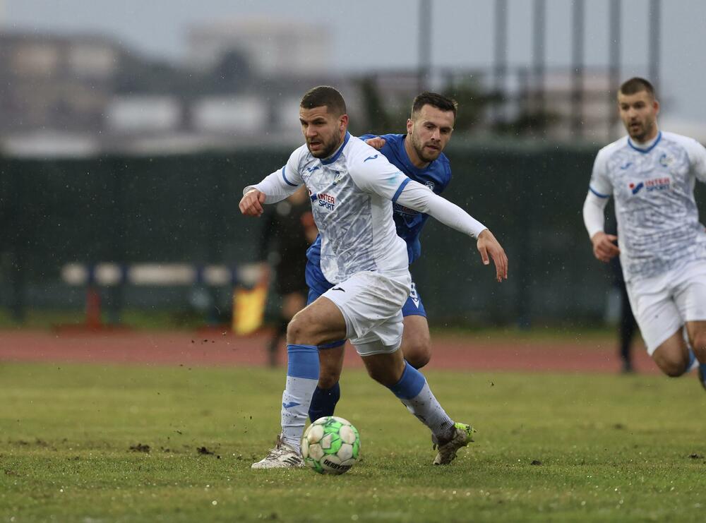 <p>Aktuelni prvak nakon pobjede protiv Mladosti na zimsku pauzu ide sa dva boda više od drugoplasiranog Dečića</p>
