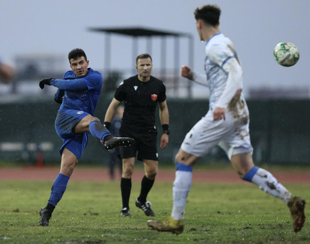 <p>Aktuelni prvak nakon pobjede protiv Mladosti na zimsku pauzu ide sa dva boda više od drugoplasiranog Dečića</p>