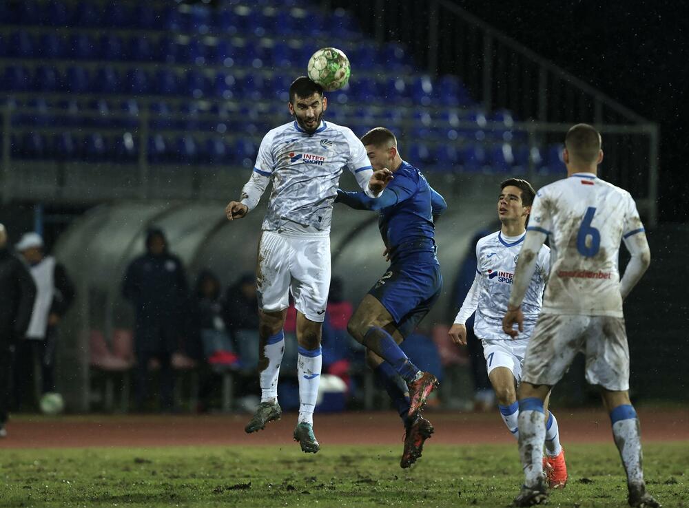 <p>Aktuelni prvak nakon pobjede protiv Mladosti na zimsku pauzu ide sa dva boda više od drugoplasiranog Dečića</p>