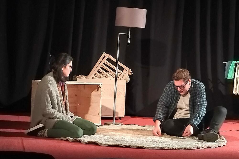 Detalj sa izvođenja duodrame "Pluća", Foto: Grad teatar