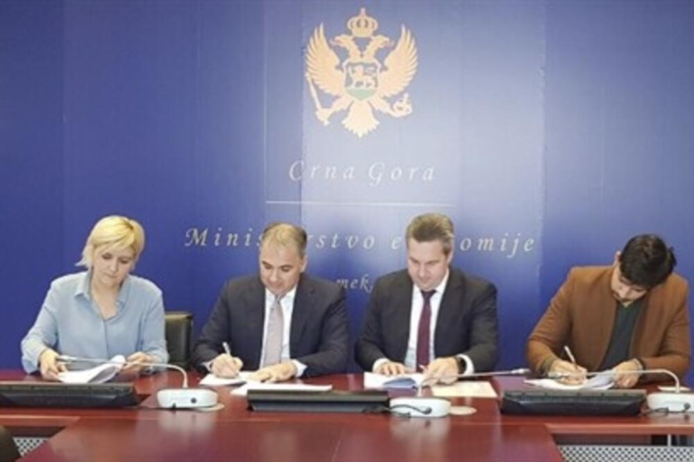 Ministarka Sekulić i predstavnici EPCG na potpisivanju ugovora 2019. godine, Foto: gov.me