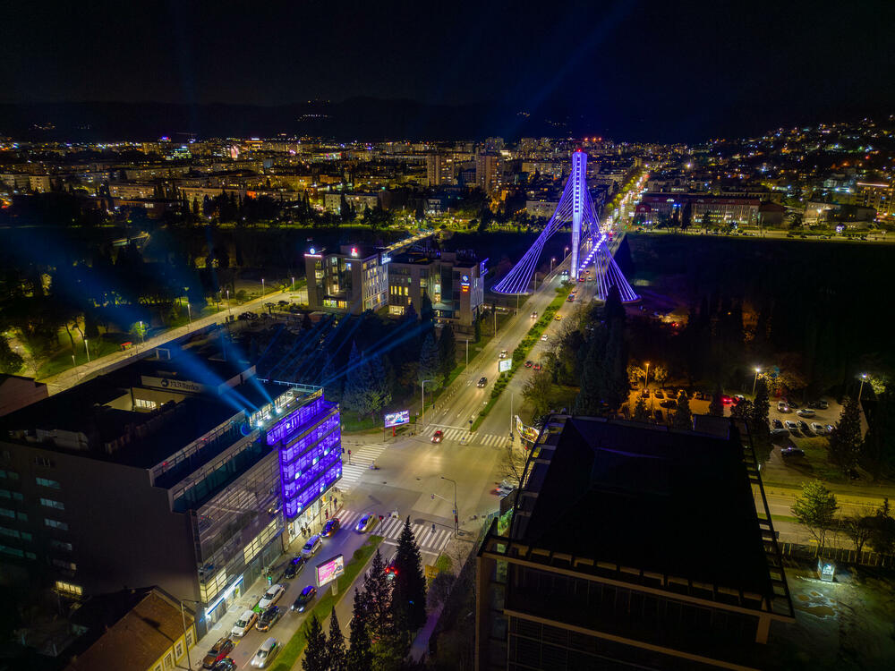 <p>Ostvarivanjem svojih poslovnih ciljeva na bazi tradicije i povjerenja kao i odgovornim njegovanjem poslovnih vrijednosti NLB Banka oblikuje novu sliku bankarske kulture.</p>