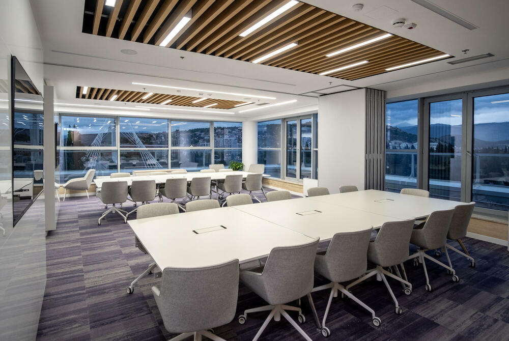 <p>Ostvarivanjem svojih poslovnih ciljeva na bazi tradicije i povjerenja kao i odgovornim njegovanjem poslovnih vrijednosti NLB Banka oblikuje novu sliku bankarske kulture.</p>