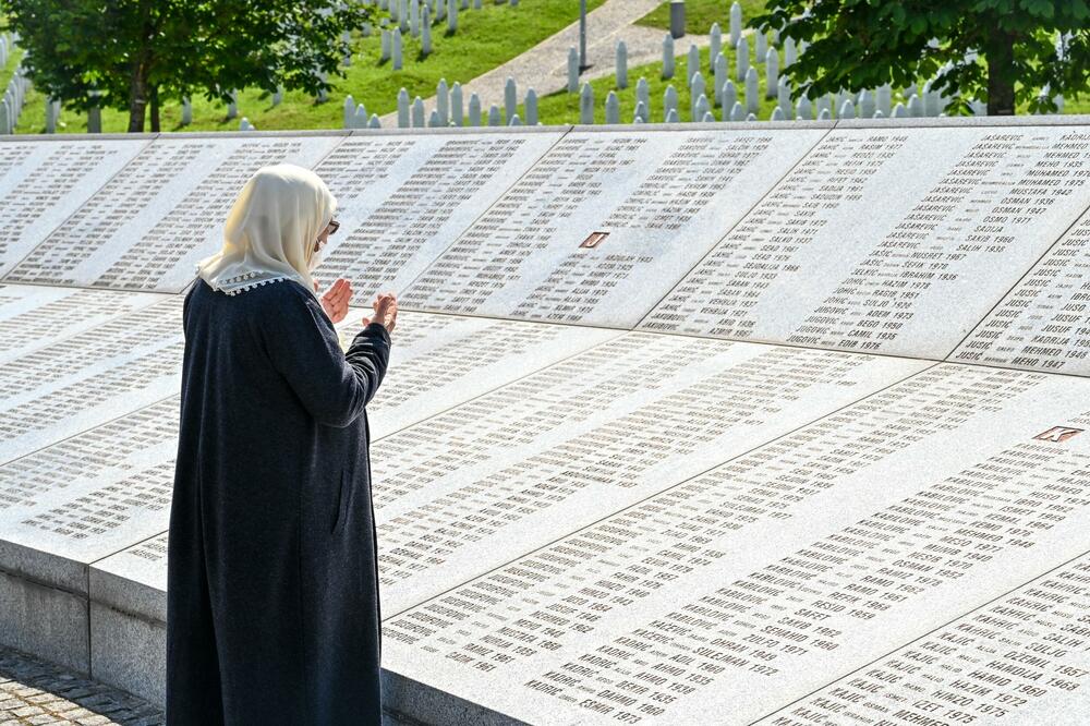 Detalj iz  Memorijalnog centra Srebrenica - Potočari, Foto: Shutterstock