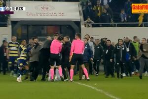 Skandal u Turskoj: Predsjednik kluba utrčao na teren i nokautirao...