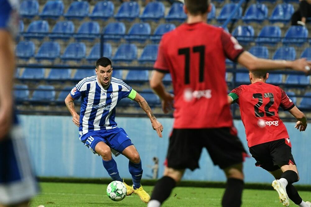 Petar Grbić (Budućnost) na utakmici sa Dečićem, Foto: FSCG