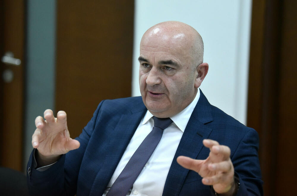 <p>“Imamo izuzetnu generaciju mladih ljudi na koje ćemo staviti fokus. Želimo da oni dobiju svoje mjesto u SNP-u i vjerujem da za budućnost SNP-a neće biti nikakvih problema”, rekao je Joković</p>