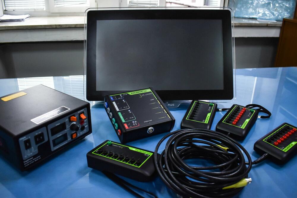 Aparat za intraoperativni neuromonitoring, Foto: Klinički centar Crne Gore