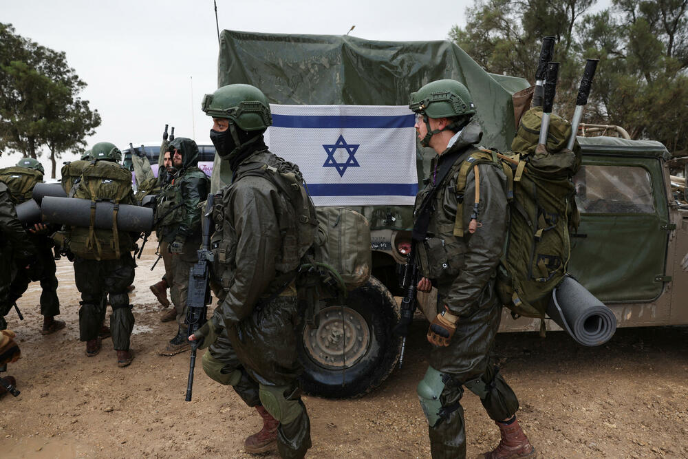 Izraelski vojnici se pripremaju da uđu u Pojas Gaze 