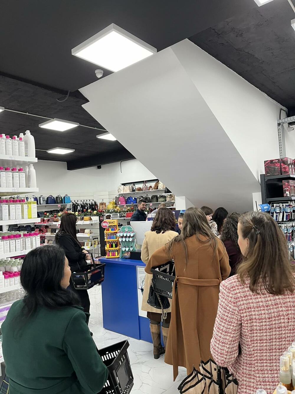 <p><em>Osluškujući potrebe naših kupaca, Mil Pop ovoga puta, otvara svoja vrata na samom jugu Crne Gore.</em></p>