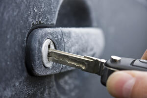 Tricks that can help you unfreeze your car lock