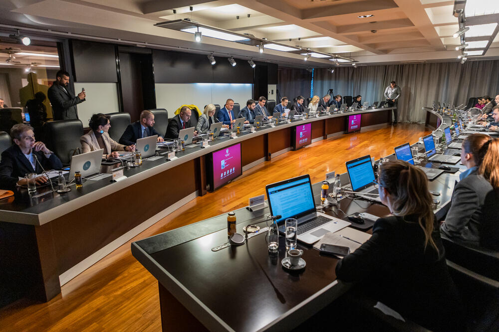 Sa jučerašnje sjednice Vlade, Foto: Djordje Cmiljanic