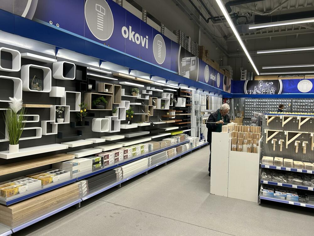 <p><em>Novi Sad, 15. decembar &ndash; Kompanija Okov nastavlja uspješnu regionalnu ekspanziju. Građani Novog Sada sa oduševljenjem su dočekali otvaranje Okov prodajnog centra, trećeg na tržištu Srbije na kom ova kompanija sa uspjehom posluje od 2019. godine.</em></p>