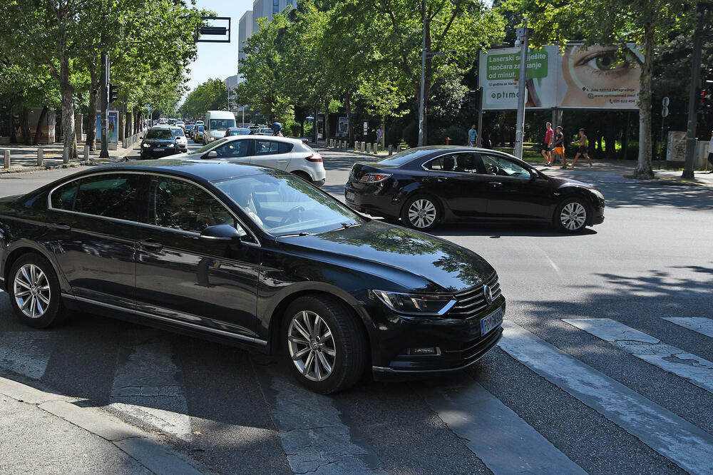Kilometraža iza zatamnjenih prozora, Foto: Luka Zeković