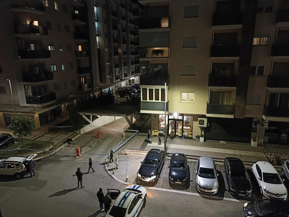 <p>Ranjeni u teškom stanju prebačen u KCCG, traga se za još uvijek nepoznatim počiniocem</p>