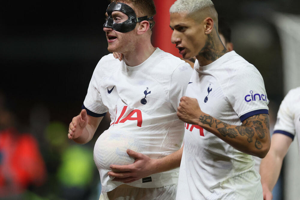 Maska "Zoro" nije smetala Kuluševskom da bude najbolji na meču, Foto: REUTERS