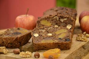 Weekend treat: Fantastic cake with dried fruit