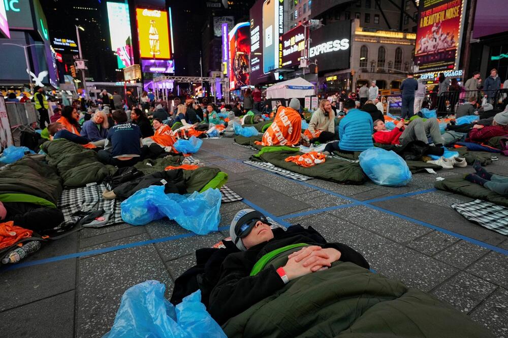 Građani u novembru spavali na Tajms skveru u Njujorku, kako bi ukazali na problem, Foto: Reuters
