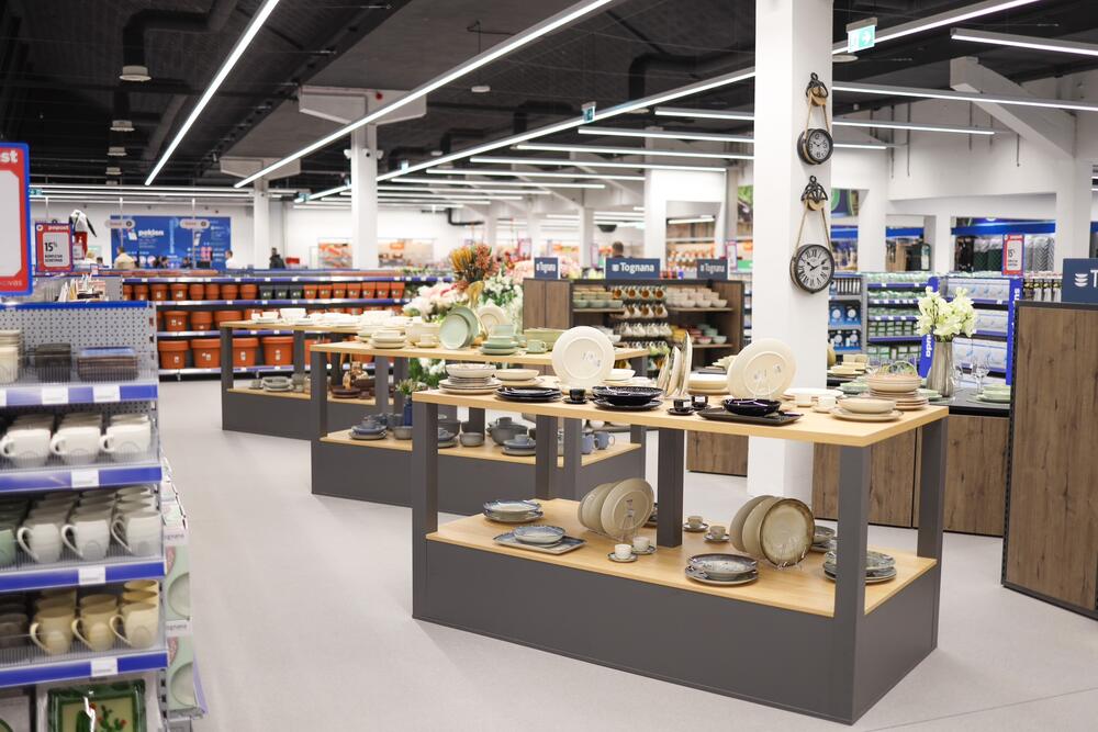 <p><em>Novi Sad, 15. decembar – Kompanija Okov nastavlja uspješnu regionalnu ekspanziju. Građani Novog Sada sa oduševljenjem su dočekali otvaranje Okov prodajnog centra, trećeg na tržištu Srbije na kom ova kompanija sa uspjehom posluje od 2019. godine.</em></p>