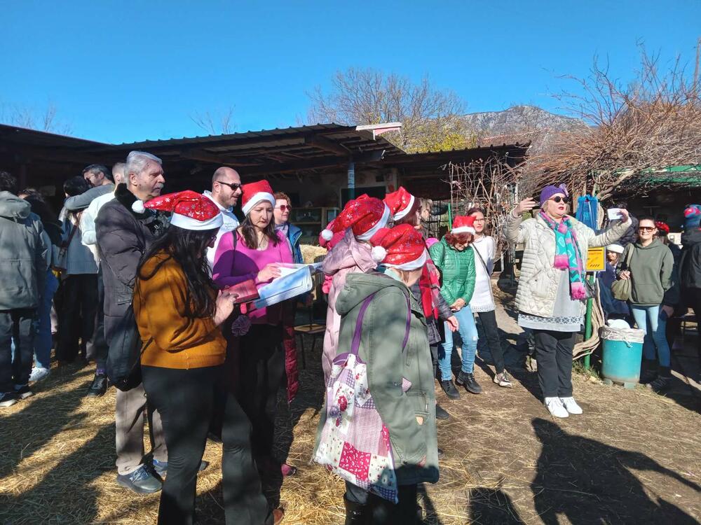 <p>Posjetioci su imali priliku da uživaju u raznovrsnim domaćim sokovima, rakiji, kuvanom vinu, kafi, čajevima, priganicama, domaćem džemu</p>