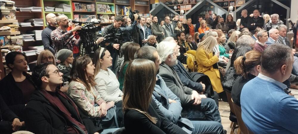 <p>Gost večeri bio je profesor, političar i nekadašnji jugoslovenski diplomata Miodrag Lekić koji se osvrnuo na značaj slobode, spontanosti, ali i širine identiteta</p>