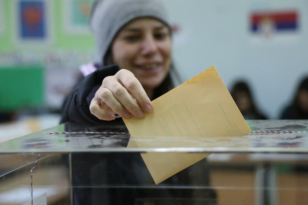 Sa glasačkog mjesta u Beogradu, Foto: Reuters