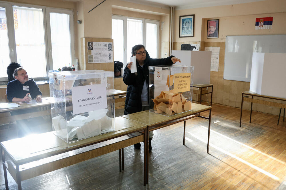 Sa jednog glasačkog mjeta u Beogradu, Foto: Reuters