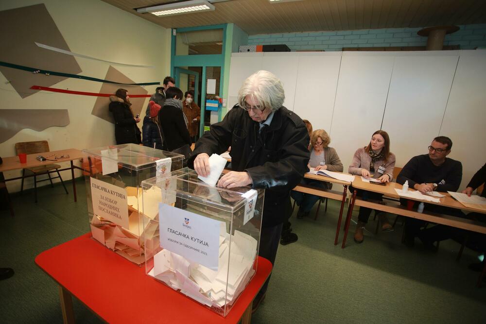 Glasanje na biračkom mjestu u Beogradu