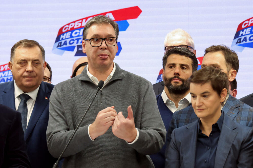 Vučić sinoć u izbornom štabu SNS, Foto: Reuters