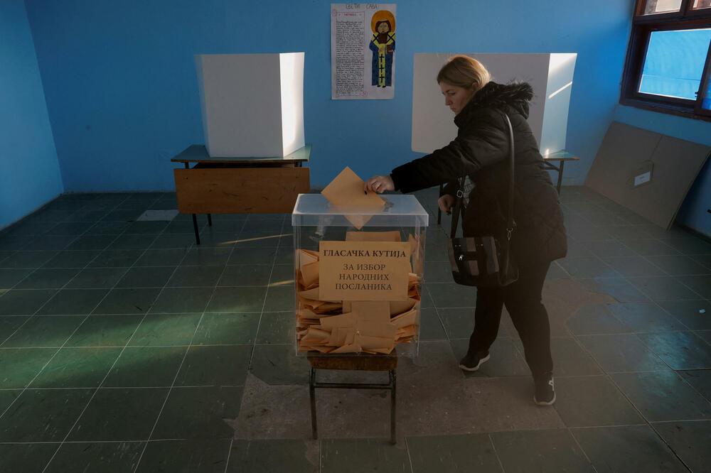 Sa glasanja na jučerašnjim izborima u Srbiji, Foto: Reuters