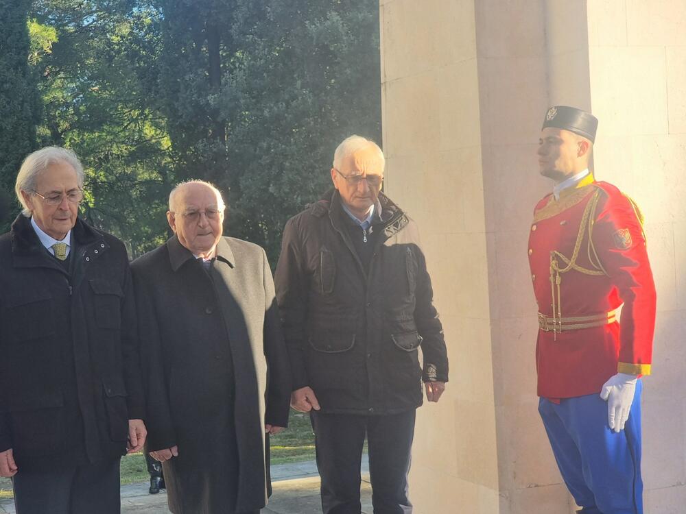 <p>Na današnji dan, 19. decembra 1944. godine, Podgorica je oslobođena od okupatora. Glavni grad Crne Gore je za vrijeme Drugog svjetskog rata pretrpio brojna razaranja i bio bombardovana više od 70 puta</p>
