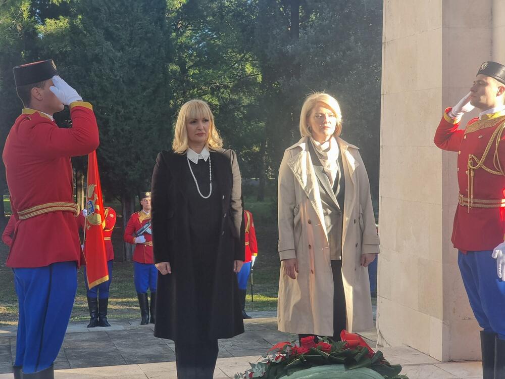 <p>Na današnji dan, 19. decembra 1944. godine, Podgorica je oslobođena od okupatora. Glavni grad Crne Gore je za vrijeme Drugog svjetskog rata pretrpio brojna razaranja i bio bombardovana više od 70 puta</p>