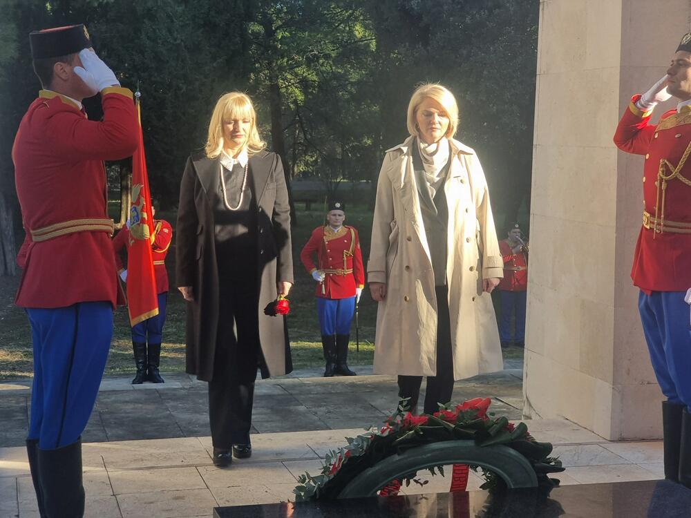 <p>Na današnji dan, 19. decembra 1944. godine, Podgorica je oslobođena od okupatora. Glavni grad Crne Gore je za vrijeme Drugog svjetskog rata pretrpio brojna razaranja i bio bombardovana više od 70 puta</p>