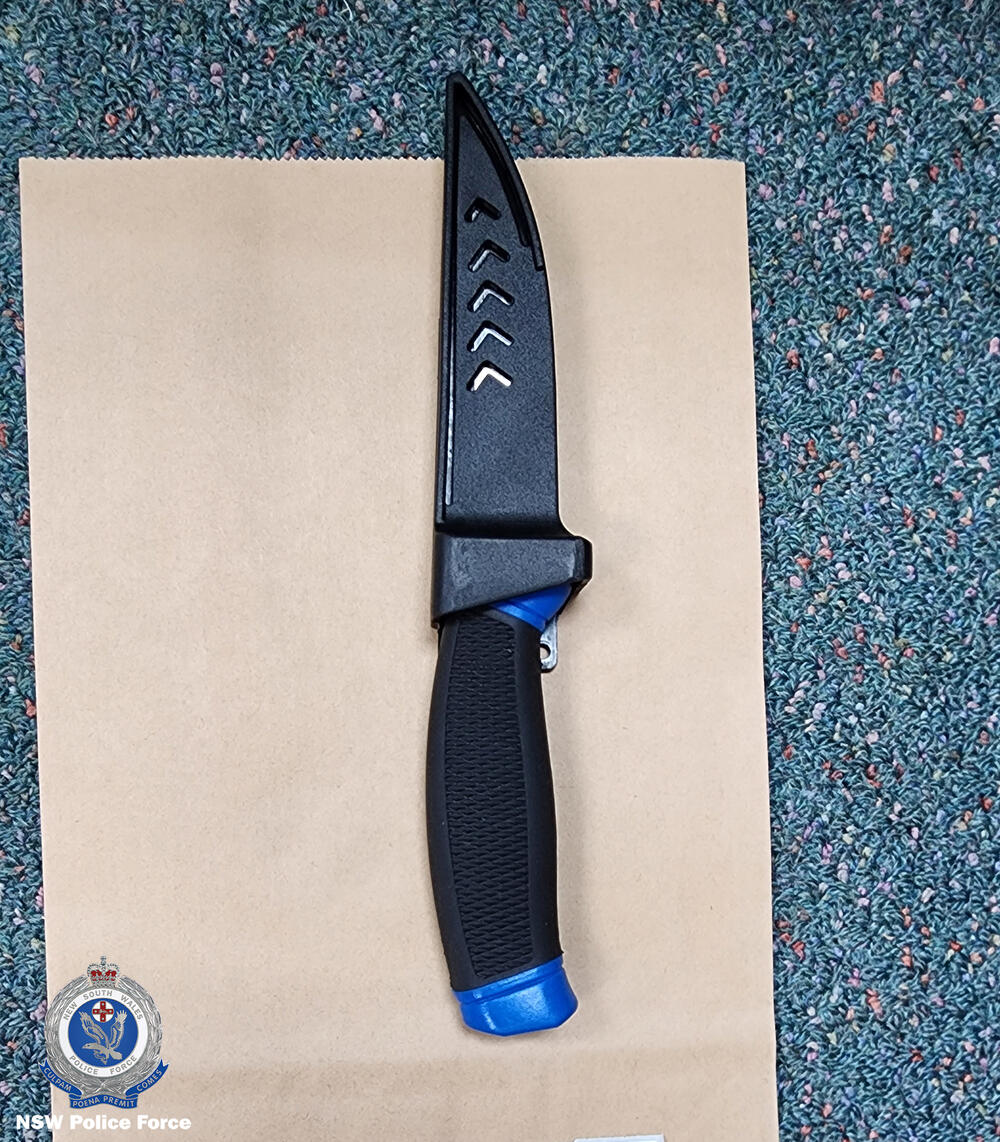 <p>Nakon što je identifikovala 24-godišnjaka za kojeg tvrde da su četvorica muškaraca namjeravali da opljačkaju i kidnapuju, policija je izvršila nalog za pretres njegovog stana i pronašla 722 kilograma kokaina</p>