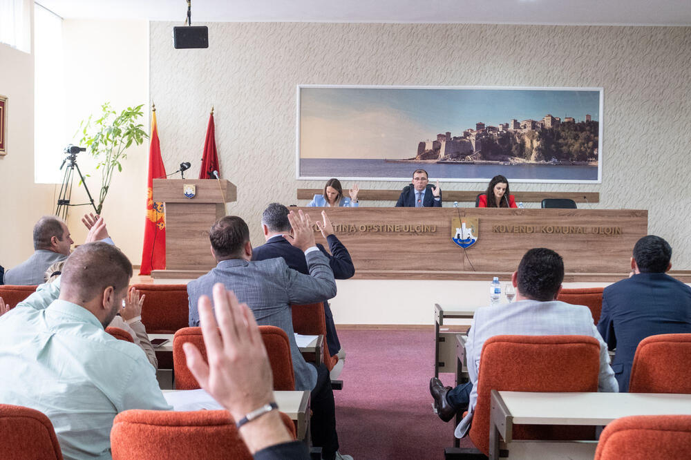 How many councilors should be on the benches: detail from the meeting of the Ulcinj Municipal Council, Photo: ul-gov.me