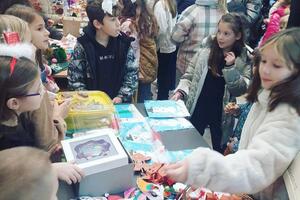 Budva: Prikupljeno 4.302 eura na đačkom bazaru za liječenje Bojane...