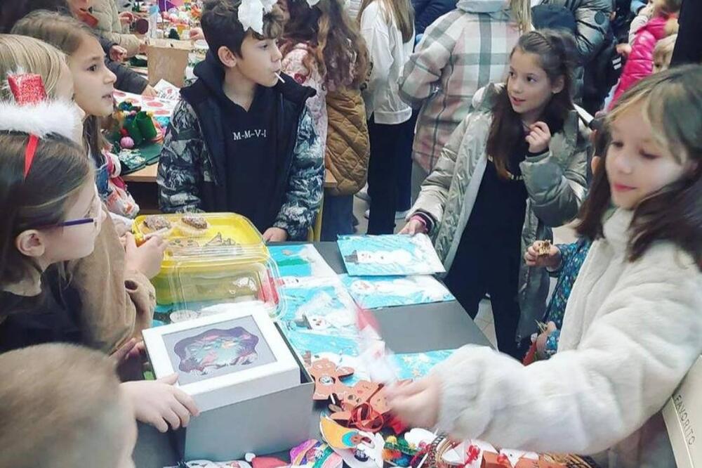 Sa novogodišnjeg humanitarnog bazara, Foto: Vuk Lajović