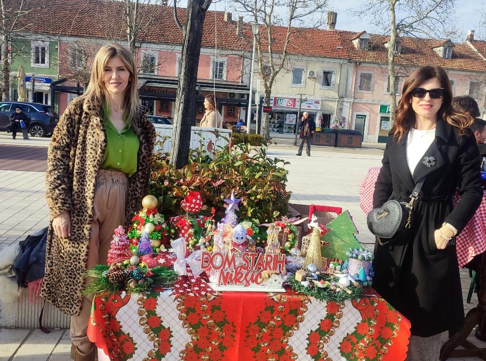 <p>Novogodišnji i božićni bazar, koji će trajati do 20. januara, otvorio je predsjednik Opštine Nikšić Marko Kovačević</p>